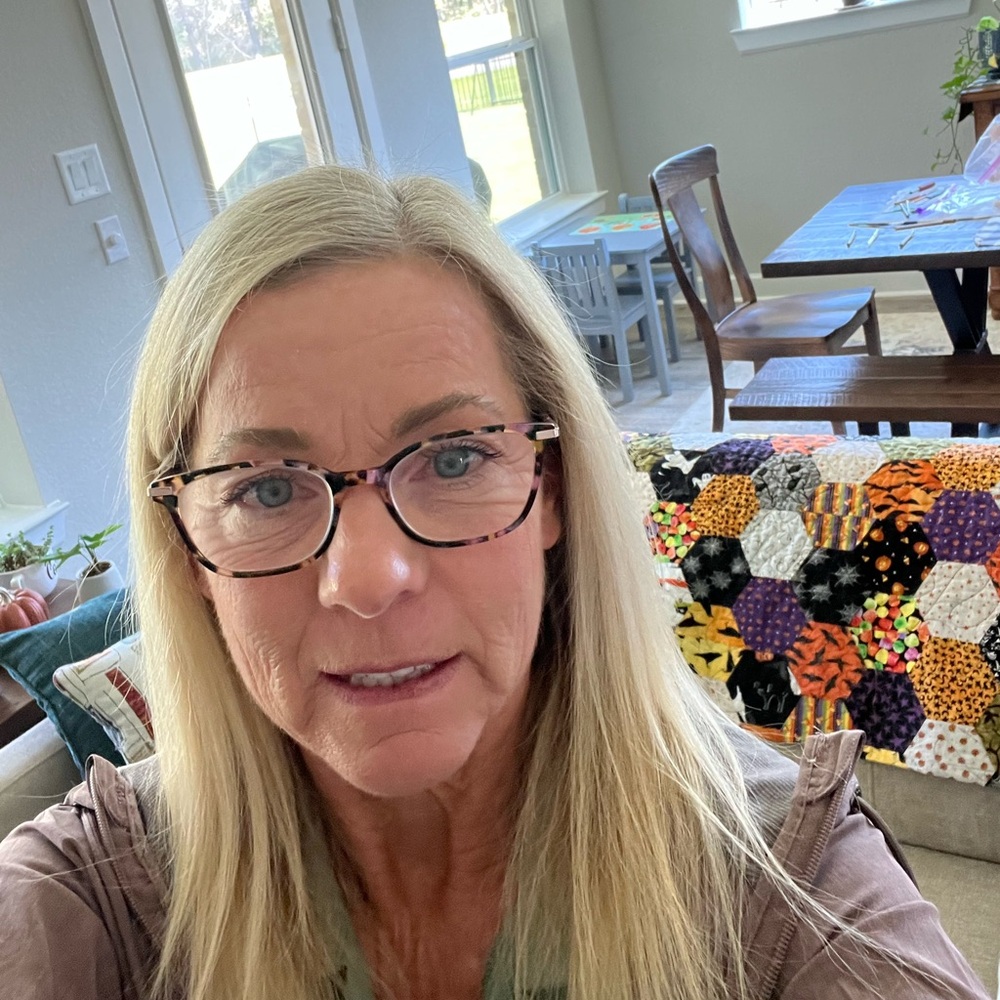 Meet your Posher, Lorianne